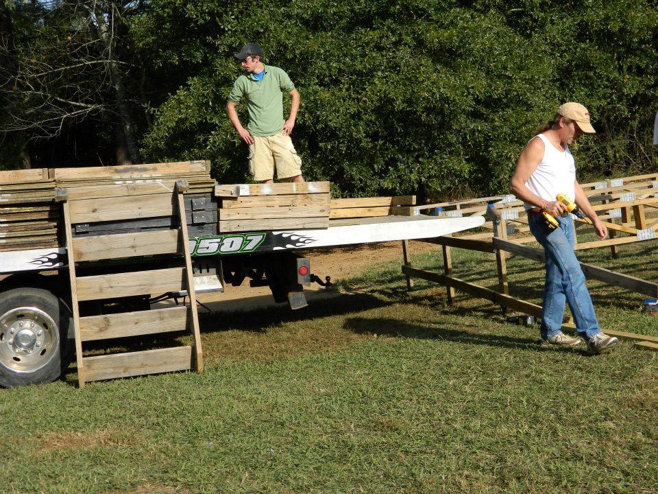 photosstagebuild/299677_131207480318268_100002870513850_130860_2071749794_n.jpg