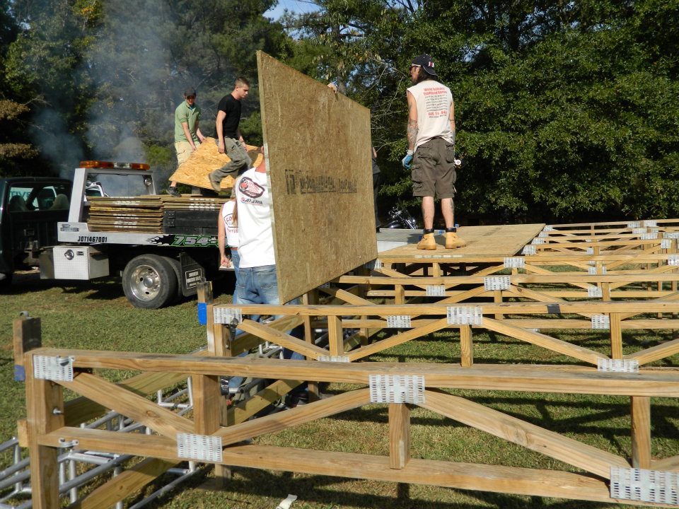 photosstagebuild/303011_131204796985203_100002870513850_130827_1168217761_n.jpg